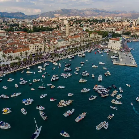 Astonishing View Апартаменты Сплит